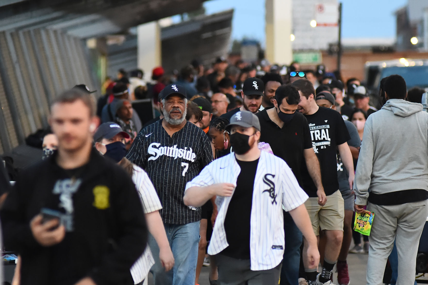 101221-spt-soxfans_12